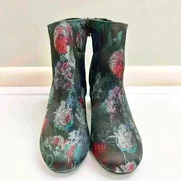 Zigi Soho Nydia Floral Print Tapestry Heeled Ankle Go Go Boots - Picture 2 of 6
